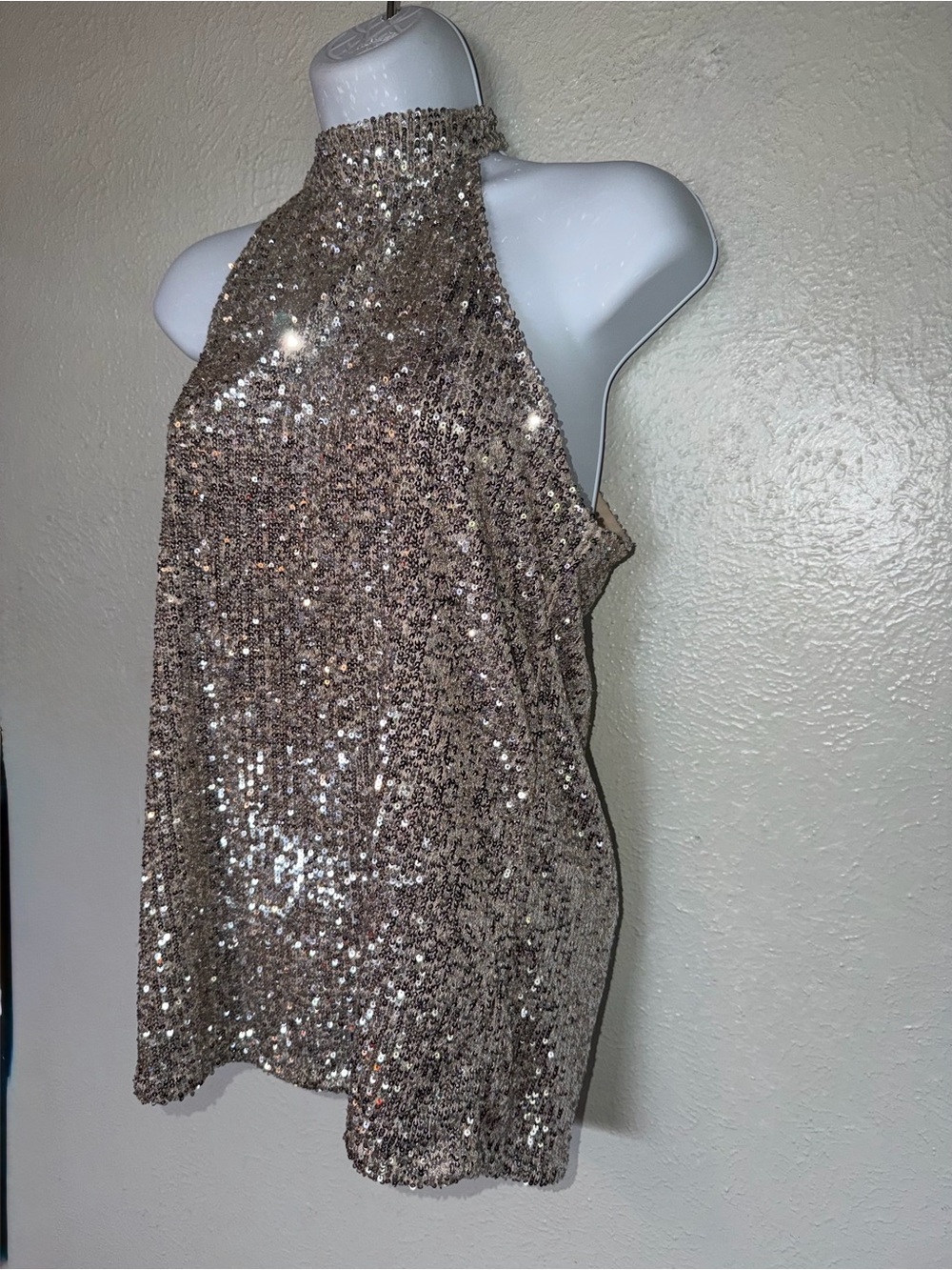 Cable & Gauge Champagne Gold Sequins Sleeveless Halter Neck Lined Top Sz M NWOT - Picture 8 of 16